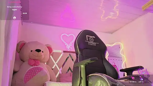 Snapshot of Laylafoxy_tay chatting on December 16, 3:11 am Laylafoxy tay online show from December 16, 3:11 am