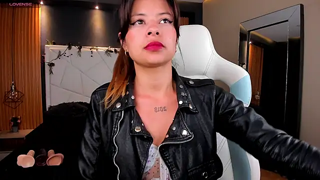 Snapshot of Antonella_Torres2 chatting on February 17, 3:25 am Antonella Torres2 online show from February 17, 3:25 am