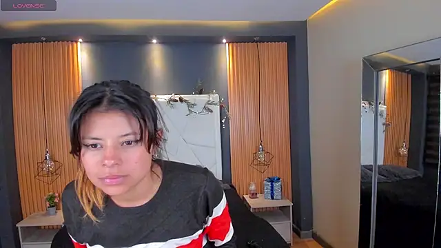 Snapshot of Antonella_Torres2 chatting on February 17, 9:35 am Antonella Torres2 online show from February 17, 9:35 am