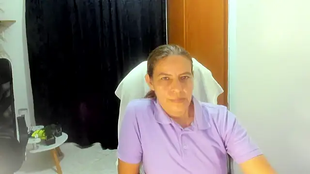 Snapshot of Milf_karlye chatting on November 22, 2:54 am Milf karlye online show from November 22, 2:54 am