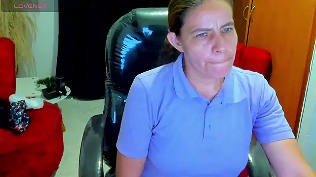 Snapshot of Milf_karlye chatting on November 26, 2:01 am Milf karlye online show from November 26, 2:01 am