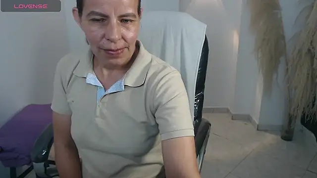 Snapshot of Milf_karlye chatting on December 1, 3:11 am Milf karlye online show from December 1, 3:11 am