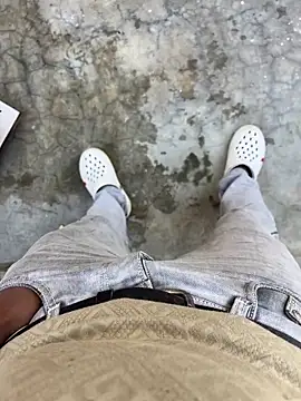 Snapshot of deshi_boybig chatting on December 19, 7:59 am deshi boybig online show from December 19, 7:59 am