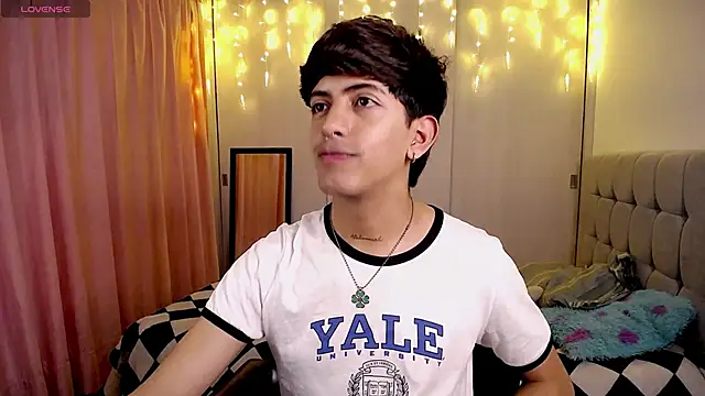 teobowny  online show from December 14, 12:22 am