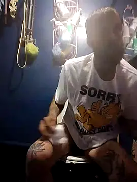 Snapshot of Whipit323 chatting on December 26, 8:39 am Whipit323 online show from December 26, 8:39 am