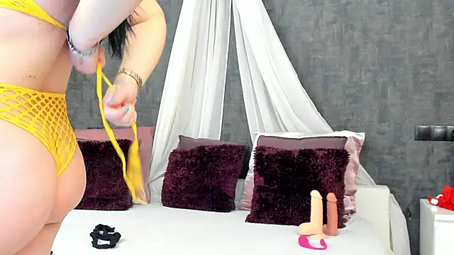 Snapshot of miss_sophieX chatting on January 27, 4:30 am miss sophieX online show from January 27, 4:30 am