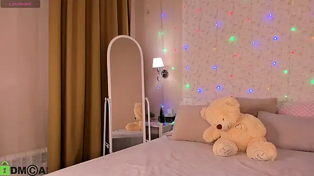 Jennifer Wadee online show from December 20, 8:49 pm