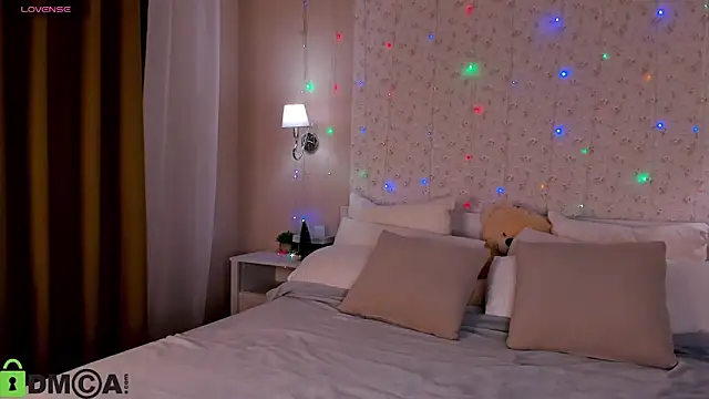 Jennifer Wadee online show from January 8, 11:40 pm