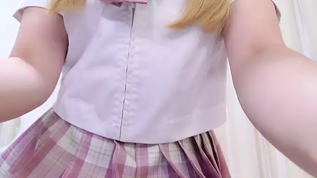 Snapshot of MAIKA_pyon chatting on March 22, 1:52 pm MAIKA pyon online show from March 22, 1:52 pm