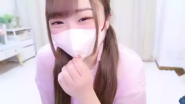 Snapshot of MAIKA_pyon chatting on November 16, 6:24 pm MAIKA pyon online show from November 16, 6:24 pm