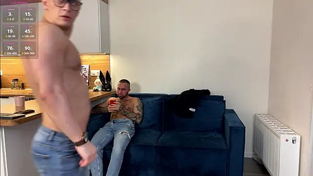 Snapshot of Alex_xxx chatting on December 18, 4:57 pm Alex xxx online show from December 18, 4:57 pm