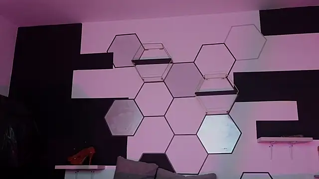 Snapshot of haileycat chatting on February 23, 5:12 am haileycat online show from February 23, 5:12 am