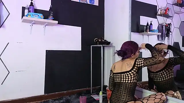 haileycat online show from December 23, 1:14 am