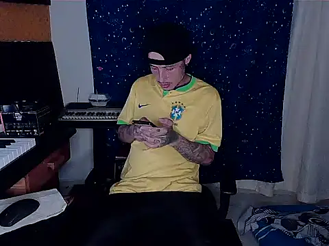 Snapshot of patrik_tattoo_ chatting on January 7, 4:50 am patrik tattoo online show from January 7, 4:50 am