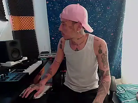 Snapshot of patrik_tattoo_ chatting on January 10, 4:20 pm patrik tattoo online show from January 10, 4:20 pm