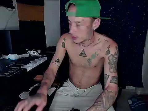 Snapshot of patrik_tattoo_ chatting on January 19, 7:25 am patrik tattoo online show from January 19, 7:25 am