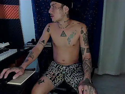 Snapshot of patrik_tattoo_ chatting on February 5, 5:09 am patrik tattoo online show from February 5, 5:09 am