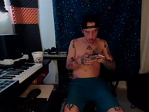 Snapshot of patrik_tattoo_ chatting on February 16, 10:10 am patrik tattoo online show from February 16, 10:10 am