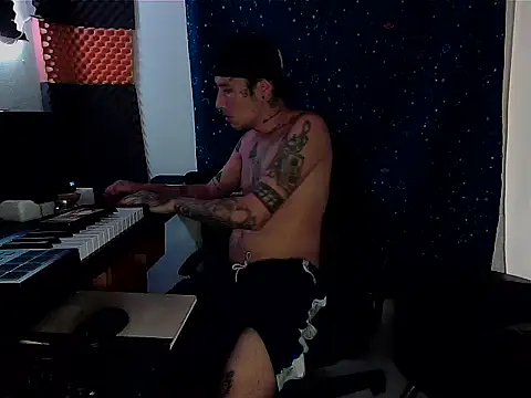 Snapshot of patrik_tattoo_ chatting on February 25, 11:00 pm patrik tattoo online show from February 25, 11:00 pm