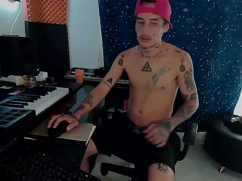 Snapshot of patrik_tattoo_ chatting on March 19, 3:40 pm patrik tattoo online show from March 19, 3:40 pm