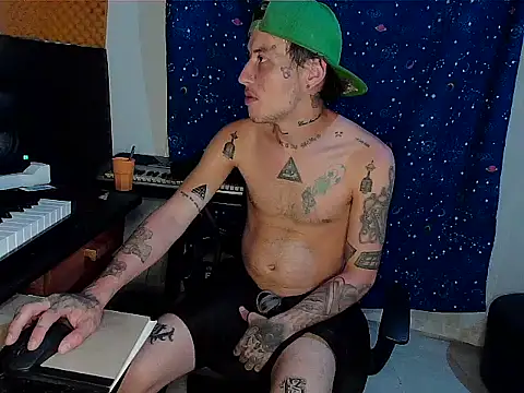 Snapshot of patrik_tattoo_ chatting on March 21, 3:01 am patrik tattoo online show from March 21, 3:01 am