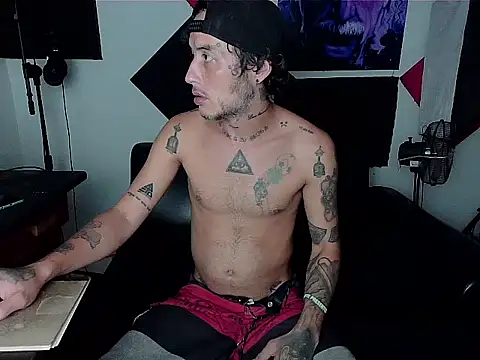 Snapshot of patrik_tattoo_ chatting on September 21, 8:54 pm patrik tattoo online show from September 21, 8:54 pm