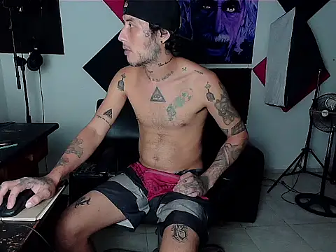 Snapshot of patrik_tattoo_ chatting on September 25, 4:49 am patrik tattoo online show from September 25, 4:49 am