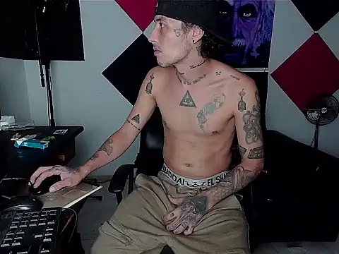 Snapshot of patrik_tattoo_ chatting on September 30, 5:01 am patrik tattoo online show from September 30, 5:01 am