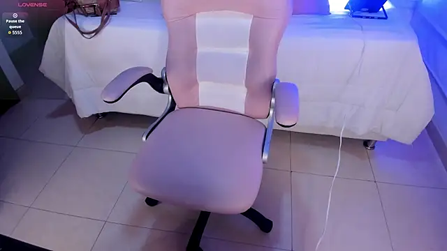 Snapshot of Kitty_Pam chatting on October 30, 8:42 pm Kitty Pam online show from October 30, 8:42 pm