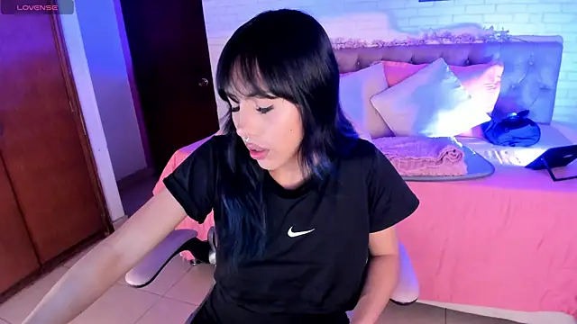 Snapshot of Kitty_Pam chatting on November 13, 7:24 pm Kitty Pam online show from November 13, 7:24 pm