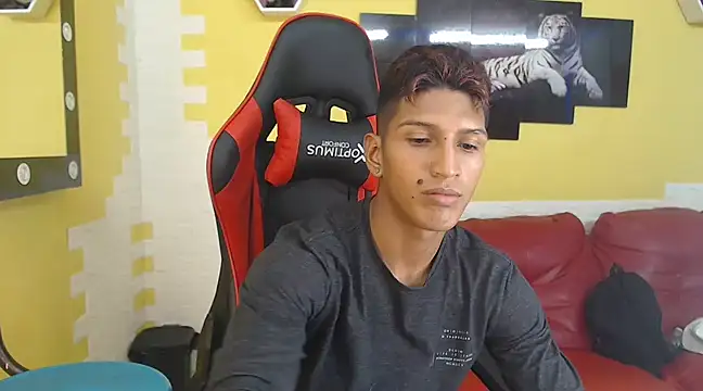 mau elixxx online show from December 30, 3:14 am