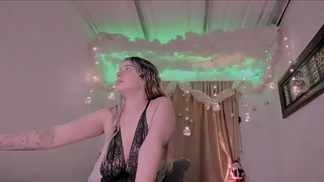 Lauu G online show from December 17, 3:39 am