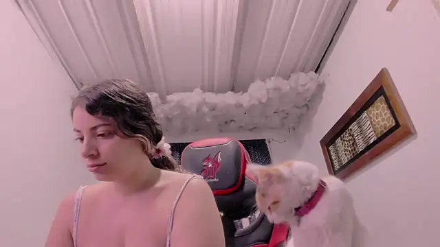 Lauu G online show from September 29, 9:14 am