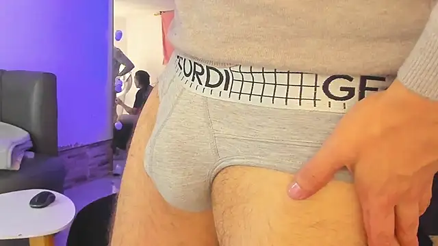 Snapshot of _tatho_perovich_ chatting on December 24, 6:44 am tatho perovich online show from December 24, 6:44 am