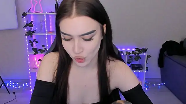 Snapshot of Melanie_N chatting on December 3, 11:22 am Melanie N online show from December 3, 11:22 am