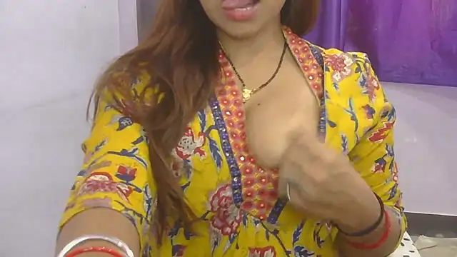Snapshot of cutie-taara chatting on November 6, 4:35 am cutie-taara online show from November 6, 4:35 am