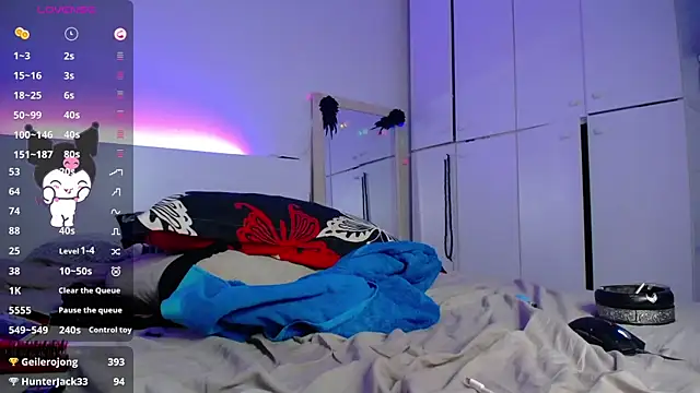 WhiteeXia online show from December 8, 6:43 am