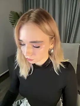 Snapshot of Eva_Millss chatting on December 14, 1:05 pm Eva Millss online show from December 14, 1:05 pm