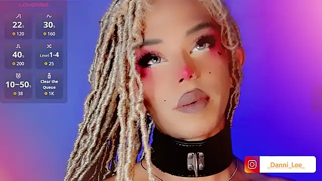 Snapshot of DanniLee_ chatting on October 25, 12:07 am DanniLee online show from October 25, 12:07 am