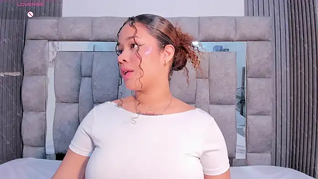 zulyjones online show from November 6, 12:06 pm