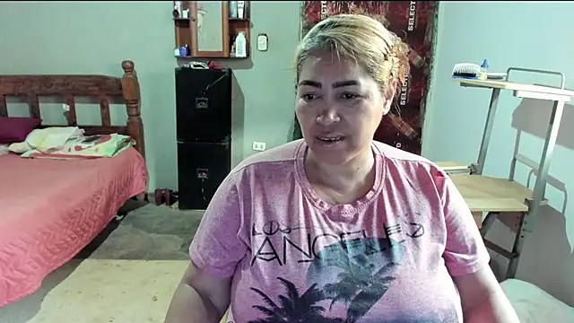 Snapshot of anubys_godes chatting on February 28, 11:47 am anubys godes online show from February 28, 11:47 am