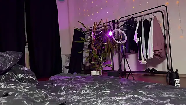 PaulaPratt online show from December 14, 5:29 am