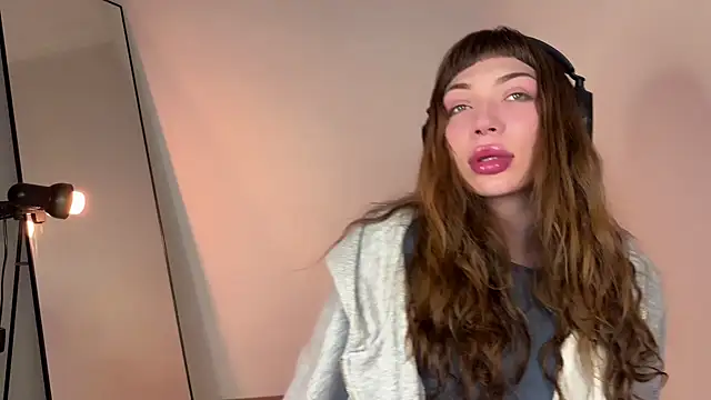 PaulaPratt online show from March 12, 4:30 am