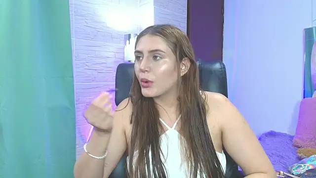 dakota Robbins  online show from September 27, 8:25 pm