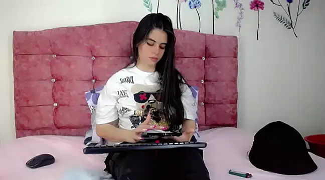 Madisson Ivanova online show from December 14, 1:28 am