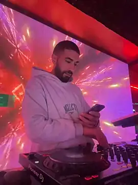 Snapshot of djtimka chatting on November 5, 7:58 pm djtimka online show from November 5, 7:58 pm