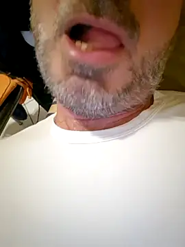 Snapshot of 1talianBeutifulCock chatting on December 15, 6:48 pm 1talianBeutifulCock online show from December 15, 6:48 pm