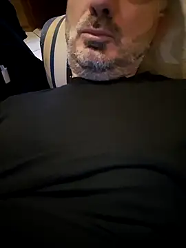 Snapshot of 1talianBeutifulCock chatting on December 5, 1:31 pm 1talianBeutifulCock online show from December 5, 1:31 pm