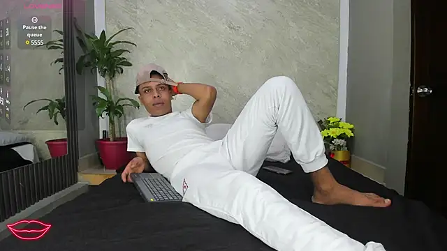 ada-brooke online show from March 21, 3:33 am