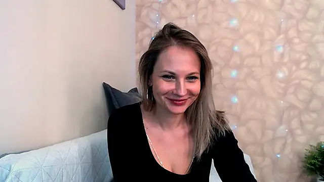 Snapshot of Sunny_bunny6 chatting on December 6, 5:11 pm Sunny bunny6 online show from December 6, 5:11 pm